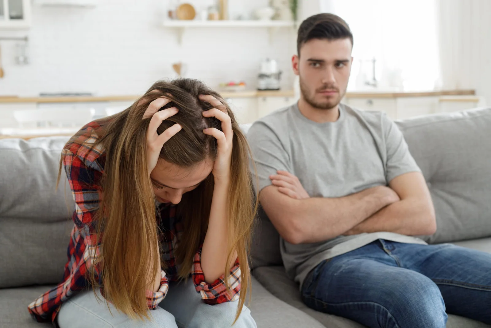 signs of a controlling relationship